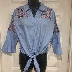 Blouse with waist tie and embroidery